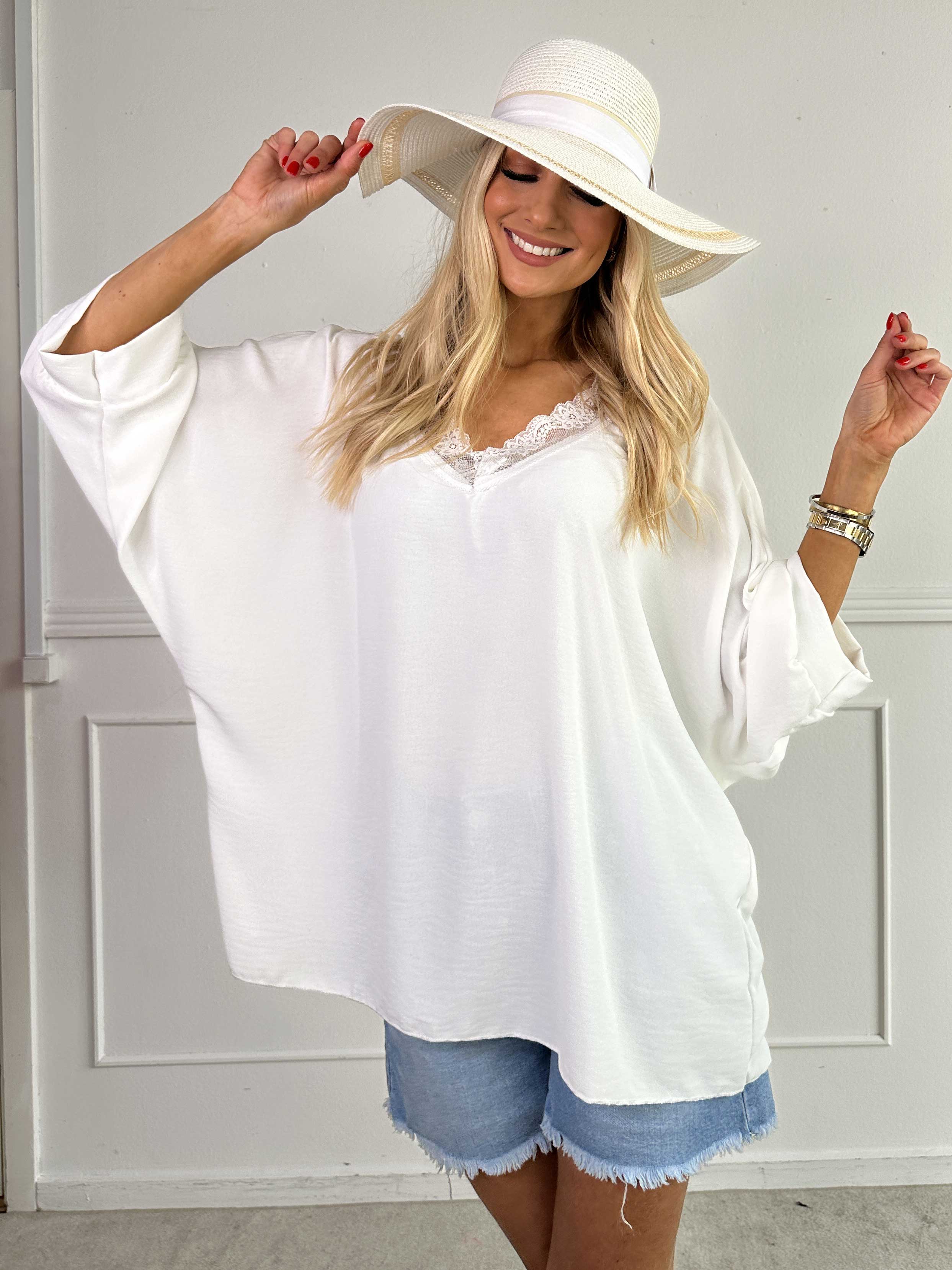 Leonora - Söt tunika med fladdermusärmar och spets